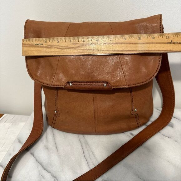 HOBO Brown Leather Shoulder Bag with Slouchy Design - Picture 13 of 16